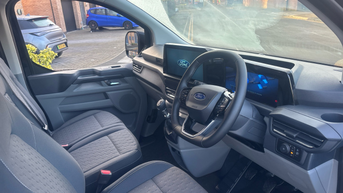 Ford Transit Custom 320 L1 Diesel Fwd 2.0 EcoBlue 150ps H1 Double Cab Van Limited - Image 6